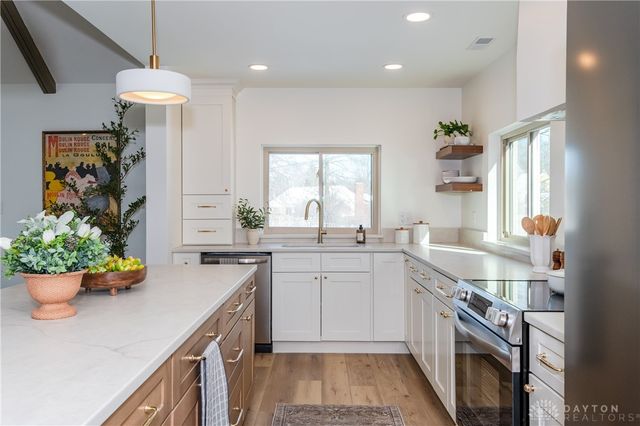 1884 N Longview Street, Beavercreek, OH 45432