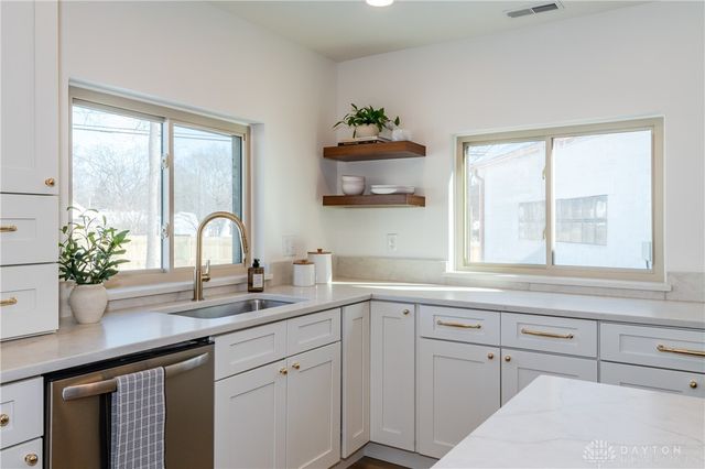 1884 N Longview Street, Beavercreek, OH 45432