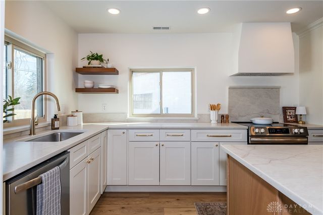 1884 N Longview Street, Beavercreek, OH 45432