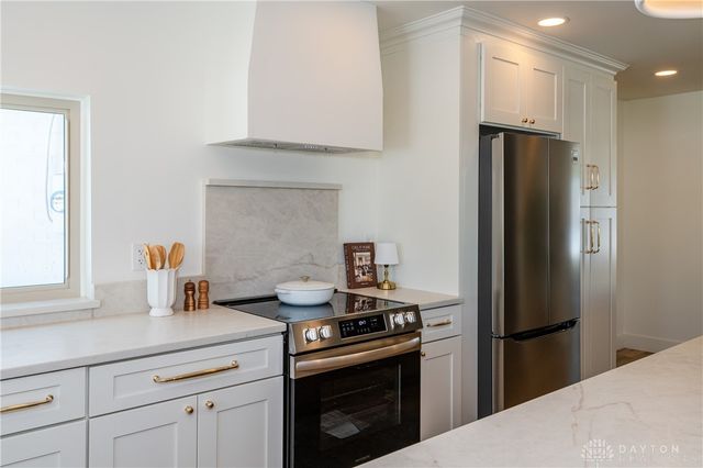 1884 N Longview Street, Beavercreek, OH 45432