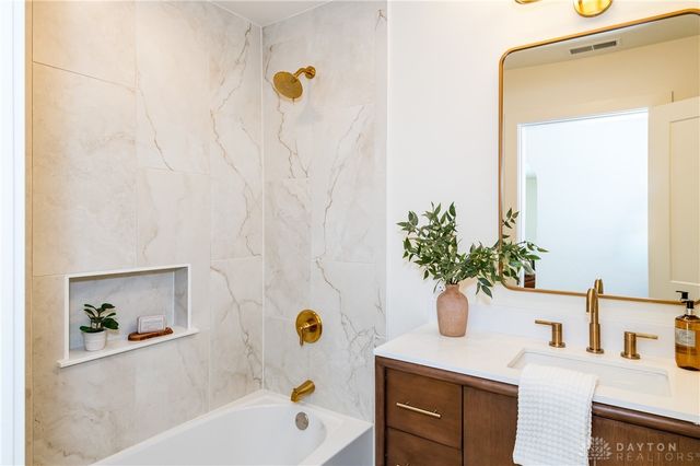 1884 N Longview Street, Beavercreek, OH 45432