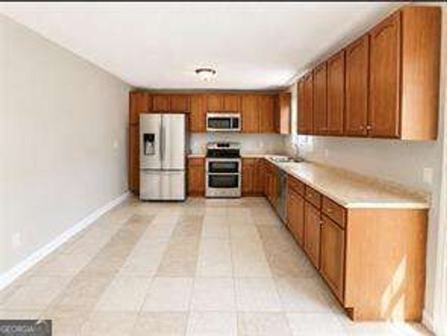 6692 Cambridge Drive, Rex, GA 30273