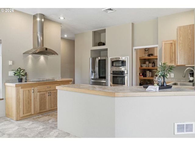 5200 DUNEWOOD Dr, Florence, OR 97439