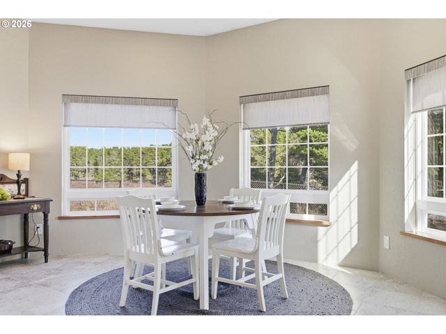 5200 DUNEWOOD Dr, Florence, OR 97439