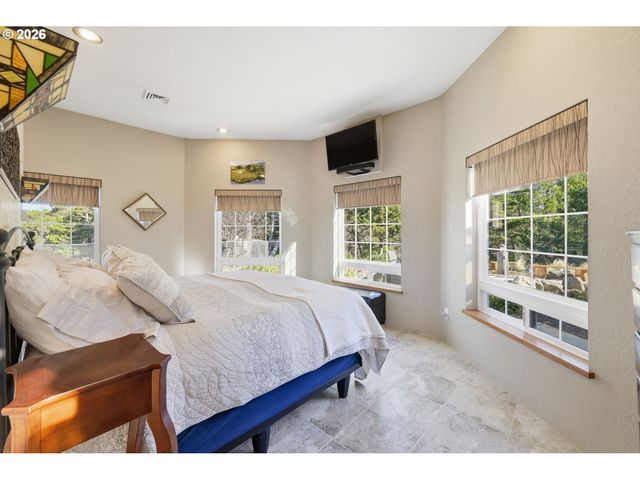 5200 DUNEWOOD Dr, Florence, OR 97439