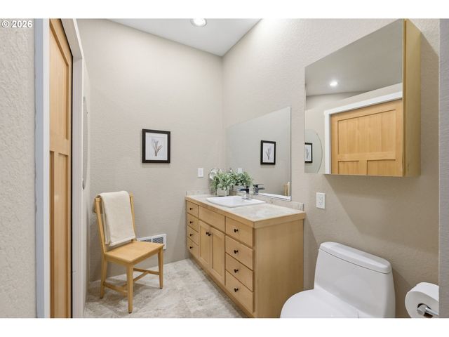 5200 DUNEWOOD Dr, Florence, OR 97439