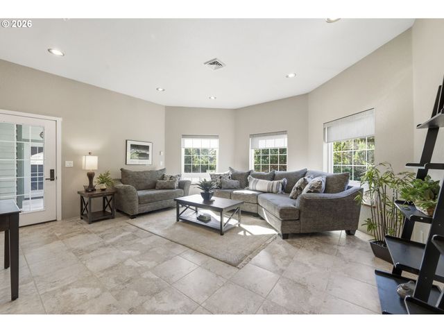 5200 DUNEWOOD Dr, Florence, OR 97439