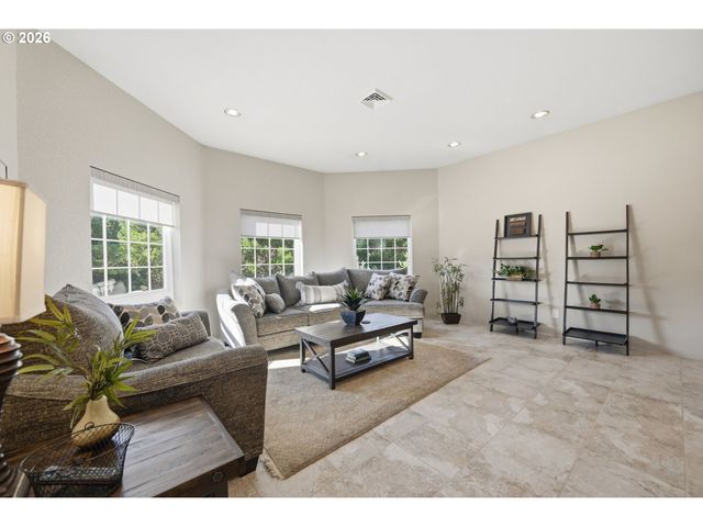 5200 DUNEWOOD Dr, Florence, OR 97439