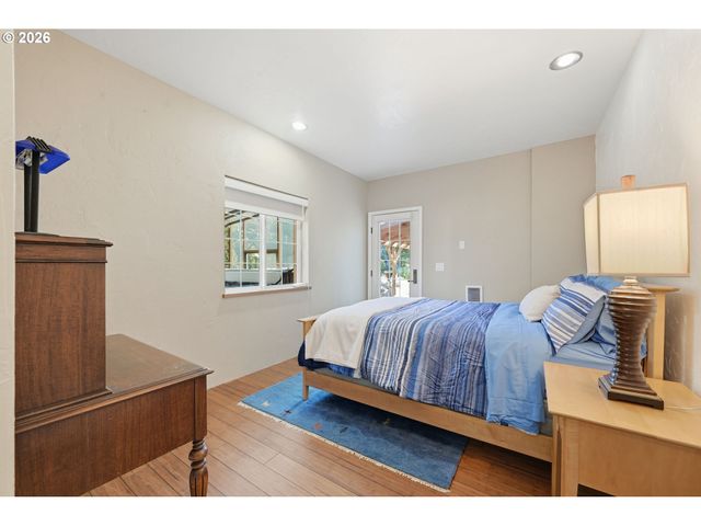 5200 DUNEWOOD Dr, Florence, OR 97439