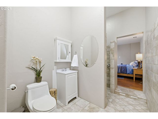 5200 DUNEWOOD Dr, Florence, OR 97439