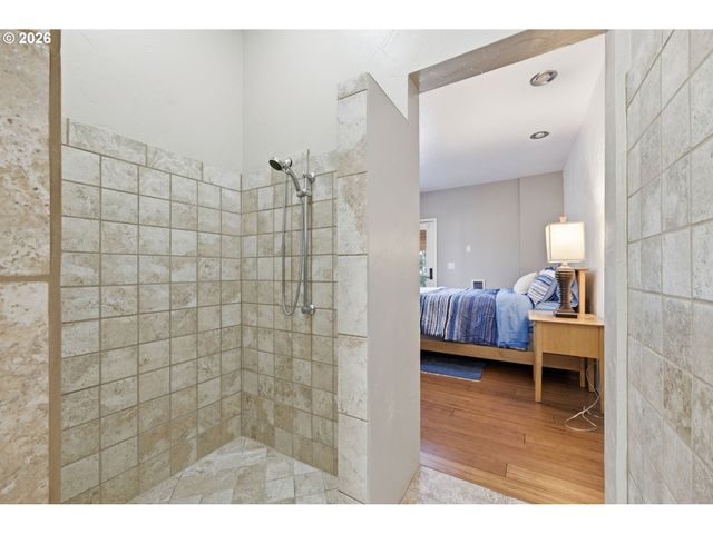 5200 DUNEWOOD Dr, Florence, OR 97439