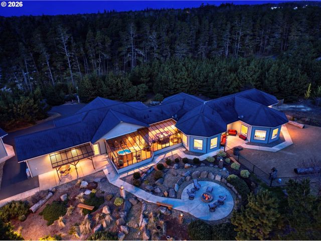 5200 DUNEWOOD Dr, Florence, OR 97439