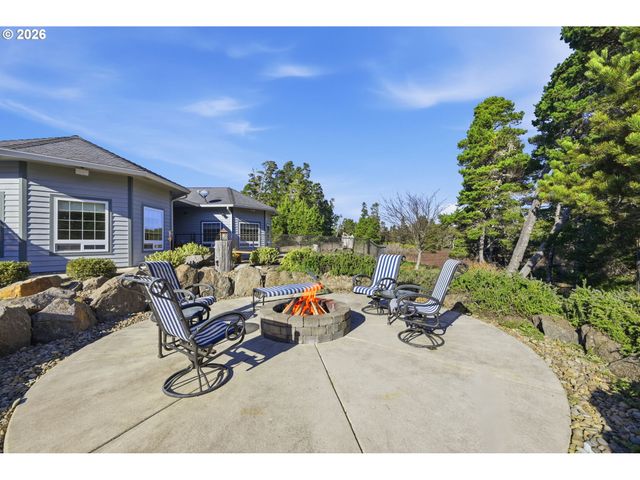 5200 DUNEWOOD Dr, Florence, OR 97439