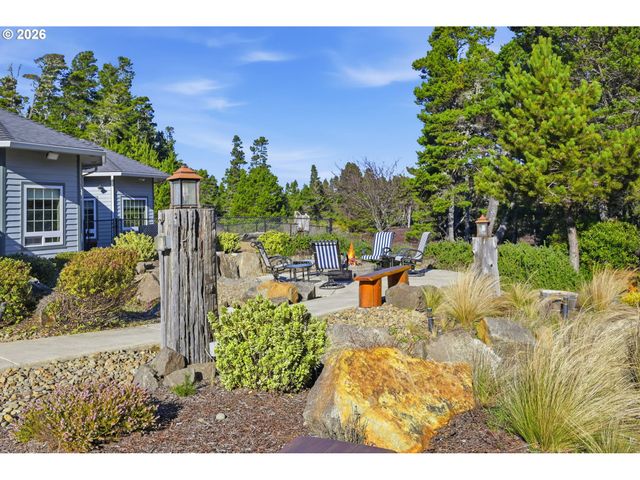 5200 DUNEWOOD Dr, Florence, OR 97439