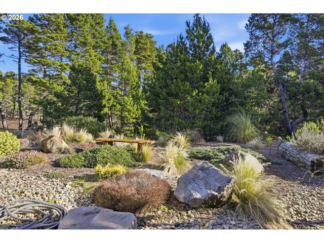 5200 DUNEWOOD Dr, Florence, OR 97439