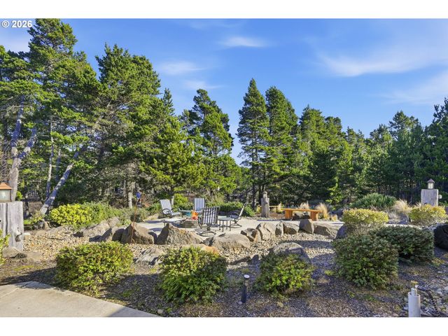 5200 DUNEWOOD Dr, Florence, OR 97439