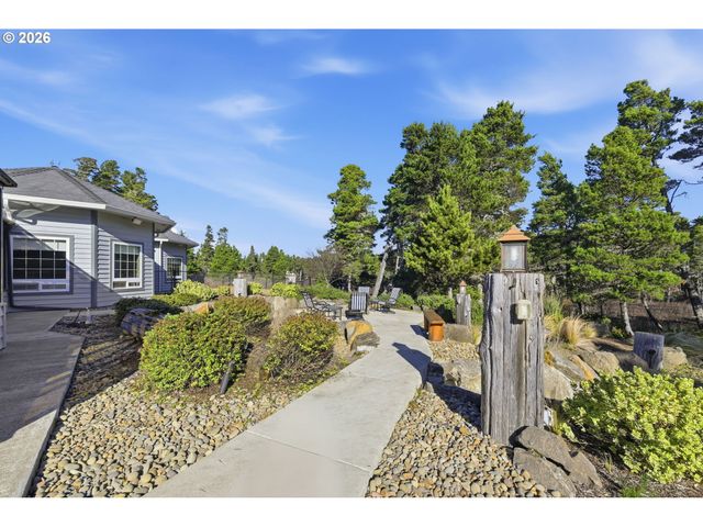 5200 DUNEWOOD Dr, Florence, OR 97439