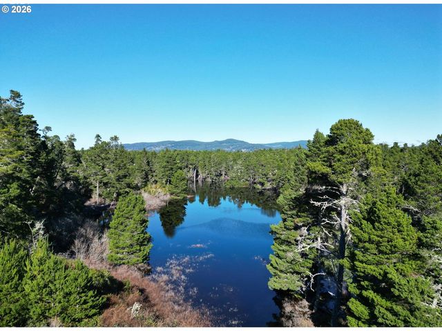 5200 DUNEWOOD Dr, Florence, OR 97439