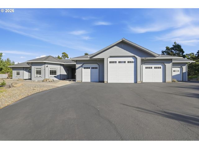 5200 DUNEWOOD Dr, Florence, OR 97439