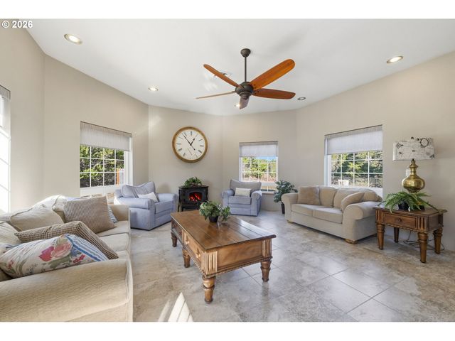 5200 DUNEWOOD Dr, Florence, OR 97439