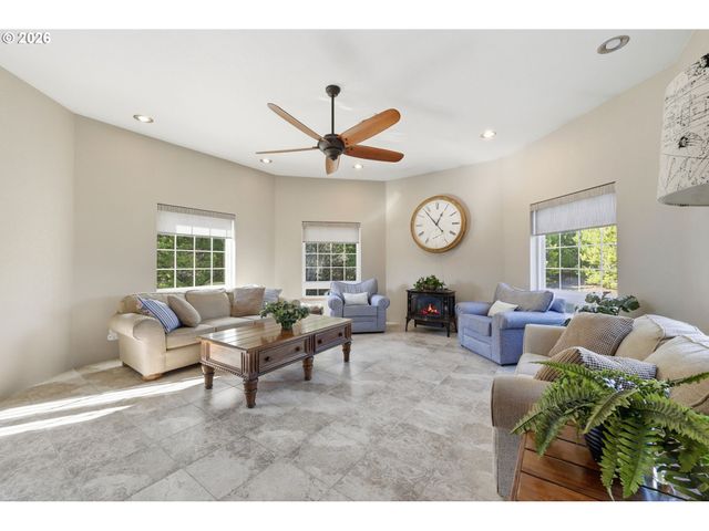 5200 DUNEWOOD Dr, Florence, OR 97439