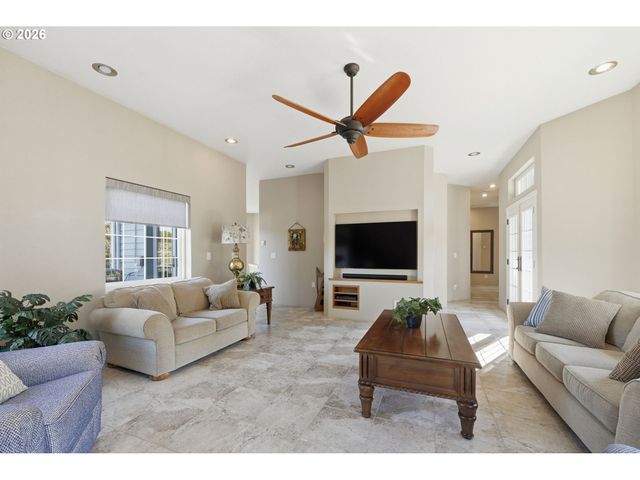 5200 DUNEWOOD Dr, Florence, OR 97439