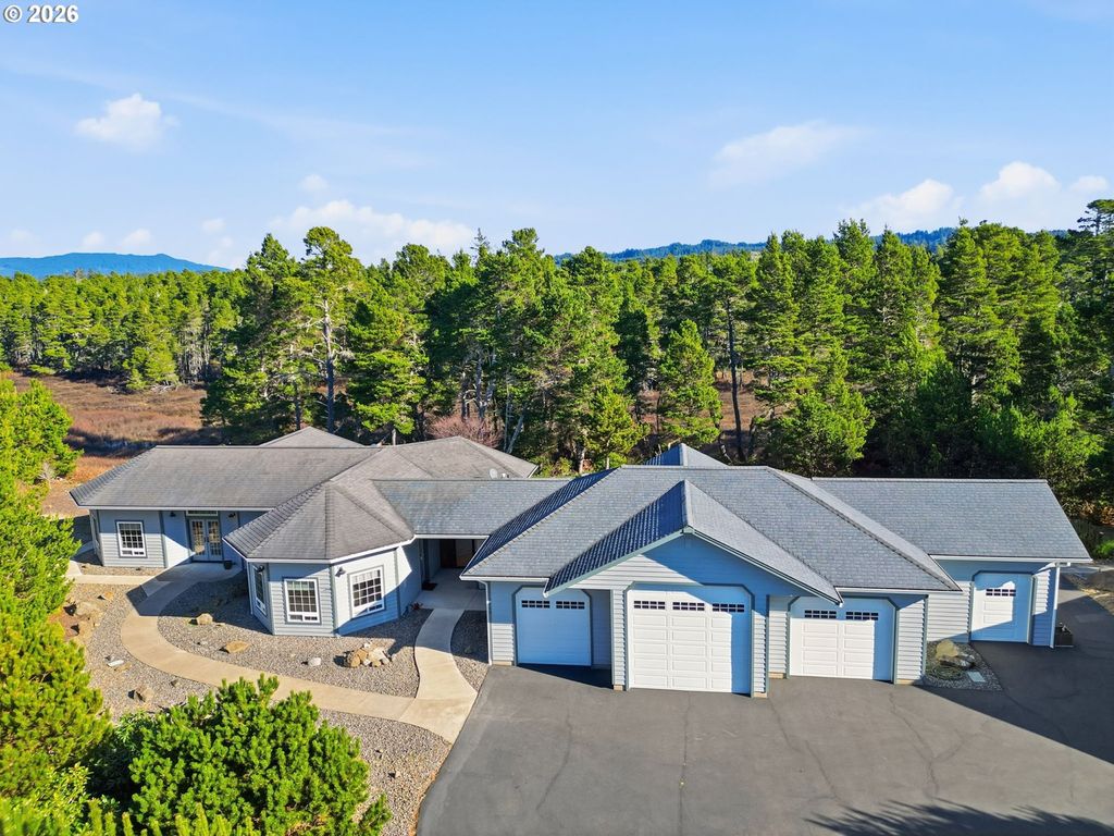 5200 DUNEWOOD Dr, Florence, OR 97439