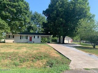 2560 W Old A J Hwy, Strawberry Plains, TN 37871