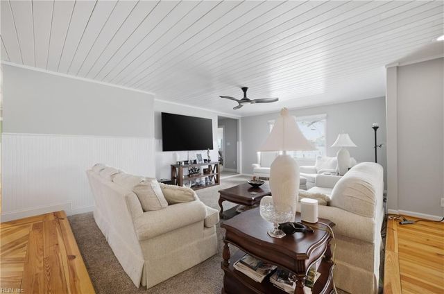 14 Eagle Point RD, Hampton, VA 23669