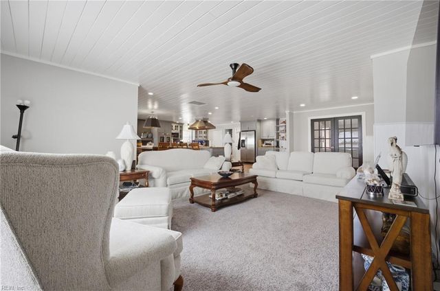 14 Eagle Point RD, Hampton, VA 23669