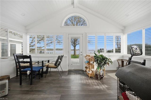 14 Eagle Point RD, Hampton, VA 23669