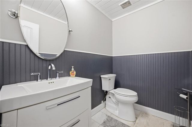 14 Eagle Point RD, Hampton, VA 23669