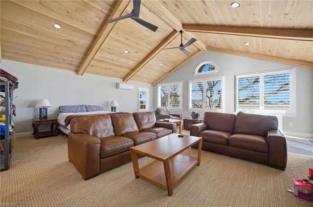 14 Eagle Point RD, Hampton, VA 23669
