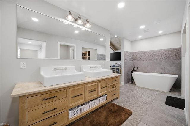 14 Eagle Point RD, Hampton, VA 23669