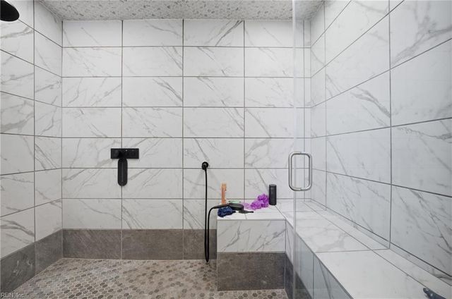 14 Eagle Point RD, Hampton, VA 23669