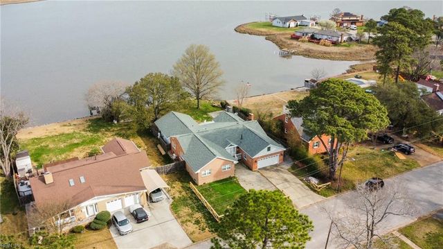 14 Eagle Point RD, Hampton, VA 23669