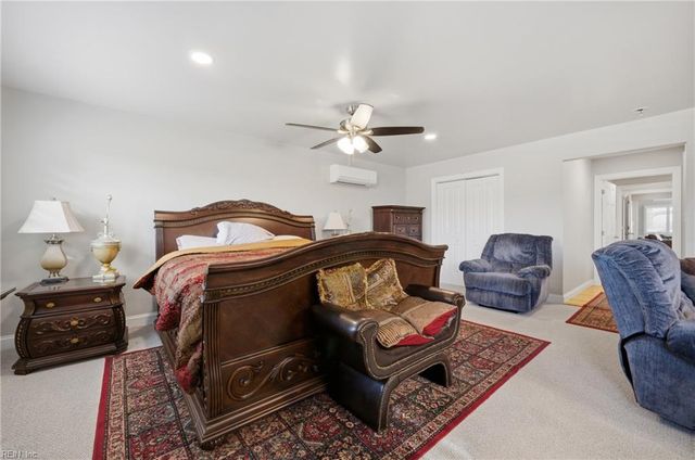 14 Eagle Point RD, Hampton, VA 23669