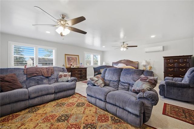 14 Eagle Point RD, Hampton, VA 23669