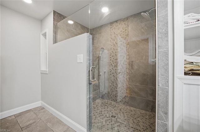 14 Eagle Point RD, Hampton, VA 23669