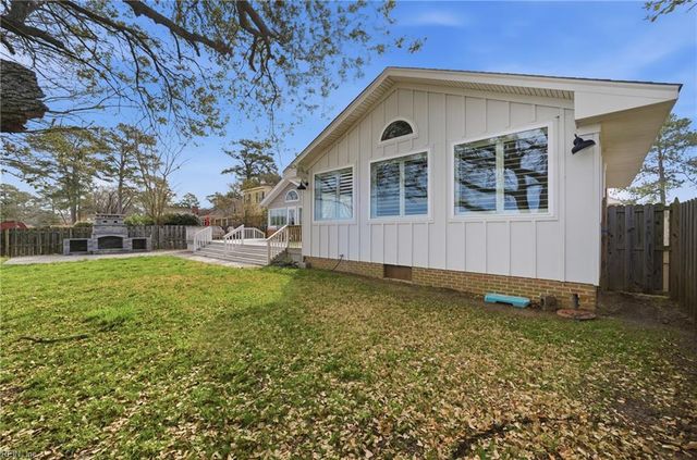14 Eagle Point RD, Hampton, VA 23669