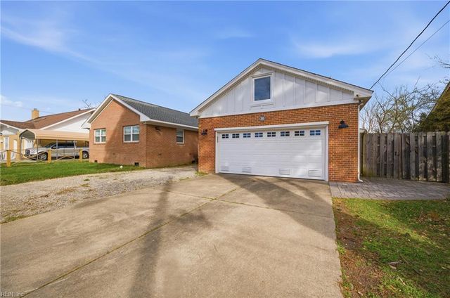 14 Eagle Point RD, Hampton, VA 23669