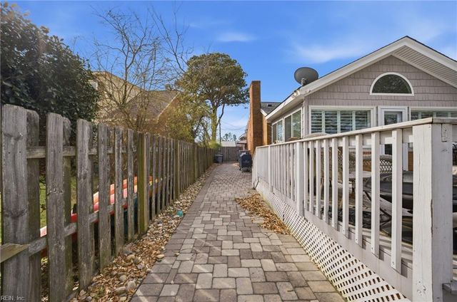 14 Eagle Point RD, Hampton, VA 23669