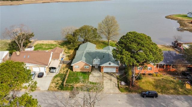 14 Eagle Point RD, Hampton, VA 23669