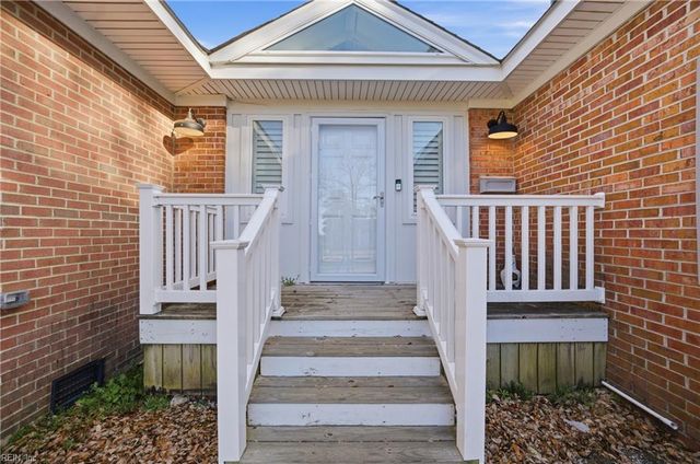 14 Eagle Point RD, Hampton, VA 23669