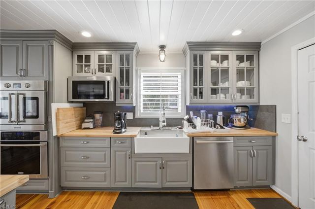 14 Eagle Point RD, Hampton, VA 23669