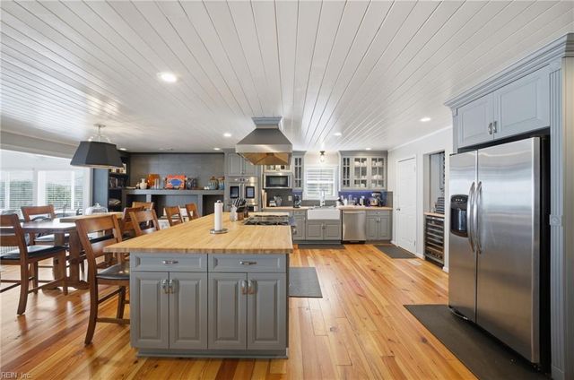 14 Eagle Point RD, Hampton, VA 23669