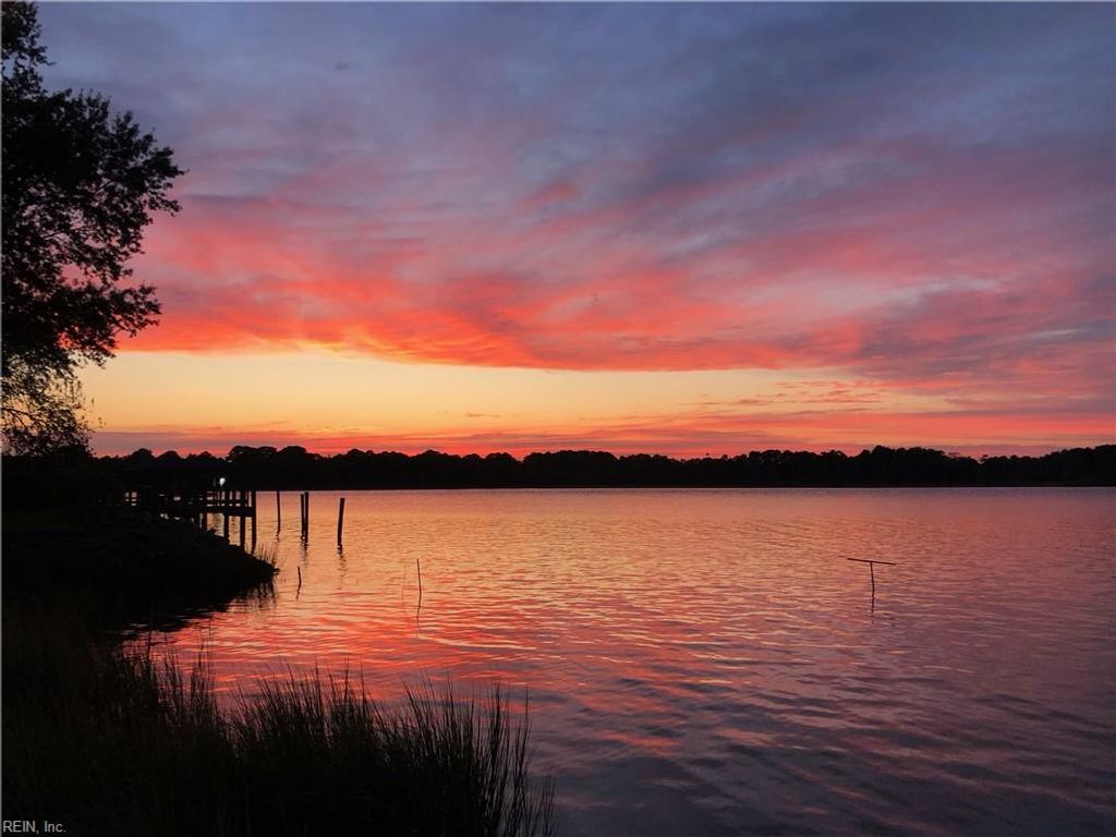 14 Eagle Point RD, Hampton, VA 23669