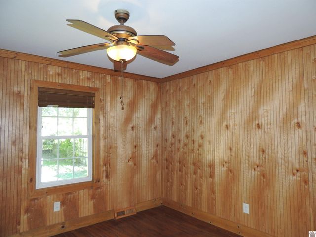 105 E Farthing Street, Mayfield, KY 42066