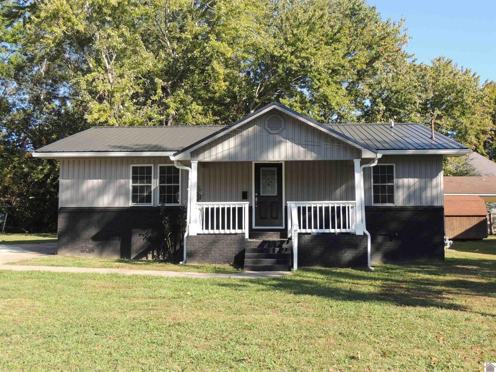 105 E Farthing Street, Mayfield, KY 42066
