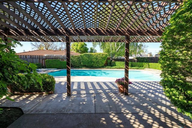 1221 Mist Flower Ct, Modesto, CA 95355